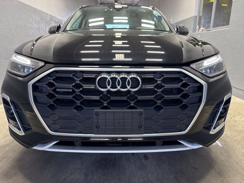 Used 2023 Audi Q5 2.0T Premium w/ Convenience Package AWD/4WD image 3