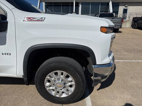 Used 2024 Chevrolet Silverado 2500 LT image 4