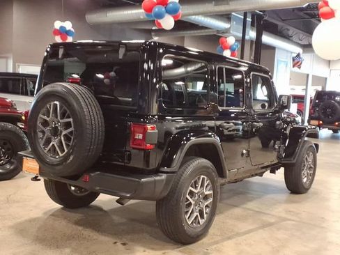 Used 2026 Jeep Wrangler Unlimited Sahara AWD/4WD image 6