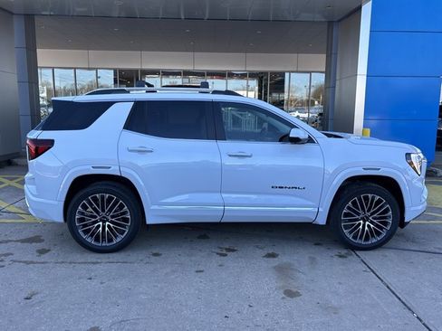 New 2026 GMC Terrain Denali w/ LPO, Black Badging Package image 2