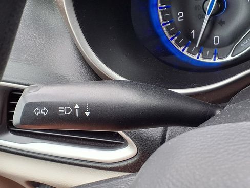 Used 2021 Chrysler Voyager Lxi FWD image 16