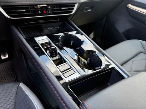 Used 2025 Volkswagen Atlas Peak Edition SE image 19