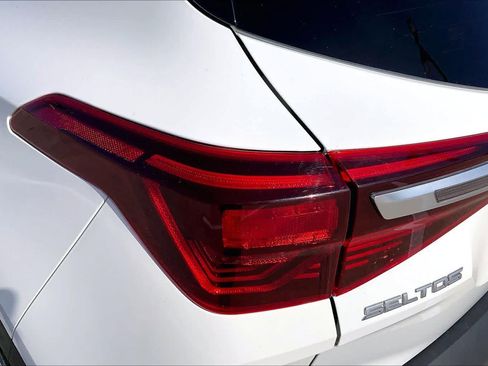 Used 2022 Kia Seltos S FWD image 27