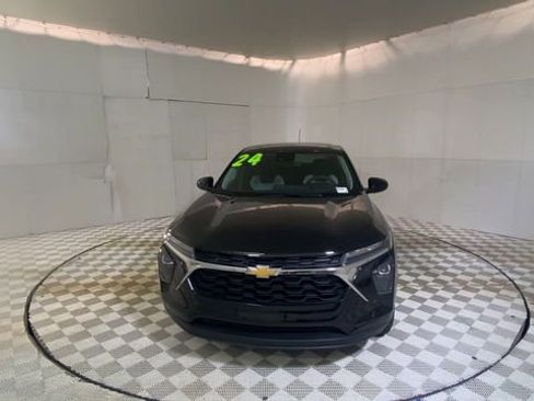 Used 2024 Chevrolet Trax LS w/ LS Convenience Package FWD image 6