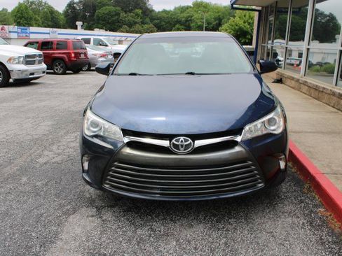 Used 2017 Toyota Camry LE FWD image 2