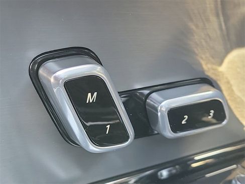 Certified 2025 Land Rover Range Rover Sport SE image 27