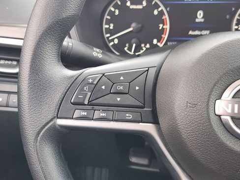 Used 2025 Nissan Altima 2.5 SV image 19