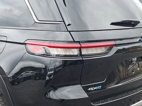 Used 2023 Jeep Grand Cherokee 4xe w/ Luxury Tech Group II image 38