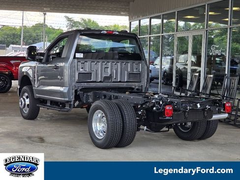New 2025 Ford F350 XL w/ XL Chrome Package AWD/4WD image 2