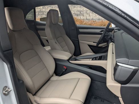 New 2026 Porsche Macan 4 Electric image 25