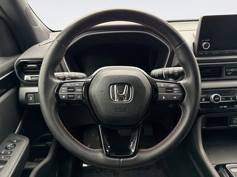 Used 2024 Honda Pilot Sport image 12