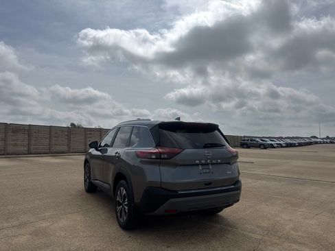 Certified 2023 Nissan Rogue SV w/ SV Premium B Package FWD image 17