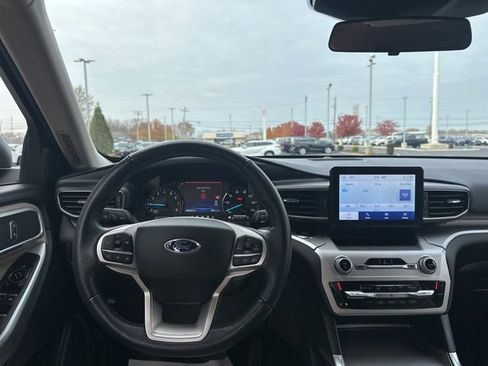 Used 2022 Ford Explorer XLT w/ Equipment Group 202A image 6