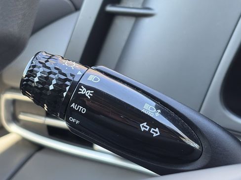 Used 2023 Hyundai Elantra SEL image 18