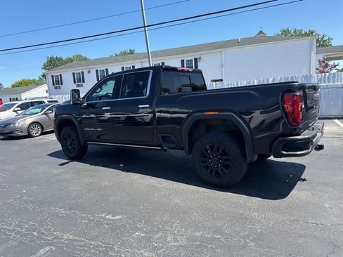 Certified 2022 GMC Sierra 3500 Denali w/ Denali Black Diamond Edition AWD/4WD image 10