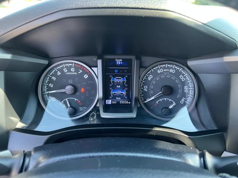 Used 2021 Toyota Tacoma TRD Off-Road w/ Technology Package AWD/4WD image 16
