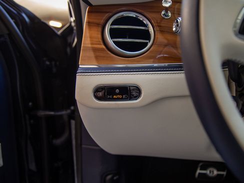Used 2024 Bentley Flying Spur Azure AWD/4WD image 19