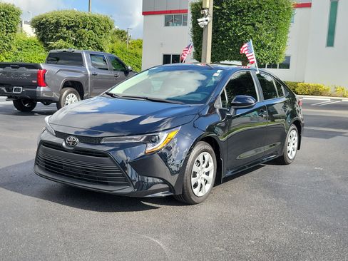 Used 2025 Toyota Corolla LE FWD image 6