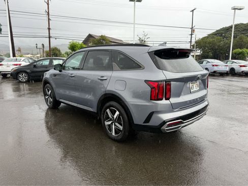 Used 2021 Kia Sorento S w/ Panoramic Sunroof Package image 4