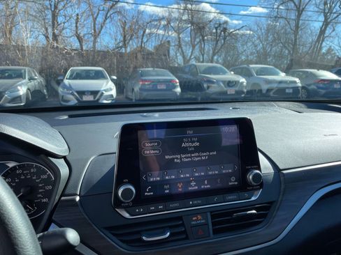 Used 2025 Nissan Altima 2.5 SV image 17