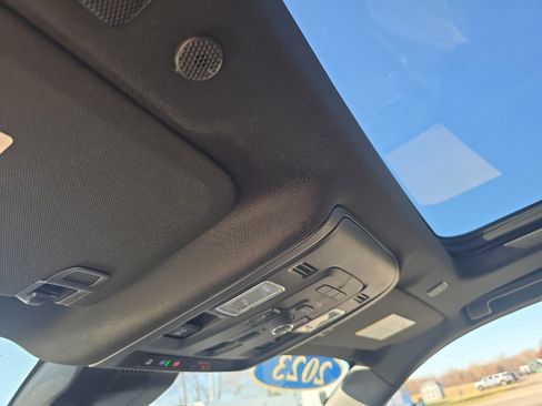 Used 2023 GMC Yukon XL Denali image 28