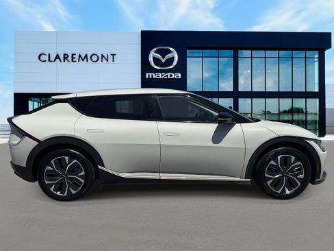 Used 2024 Kia EV6 Light RWD image 4
