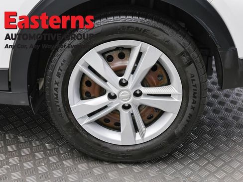 Used 2022 Nissan Kicks S FWD image 8