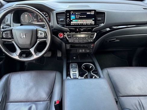 Certified 2025 Honda Ridgeline Black Edition image 9