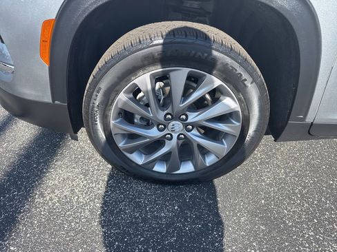 Used 2025 Buick Enclave Preferred image 6