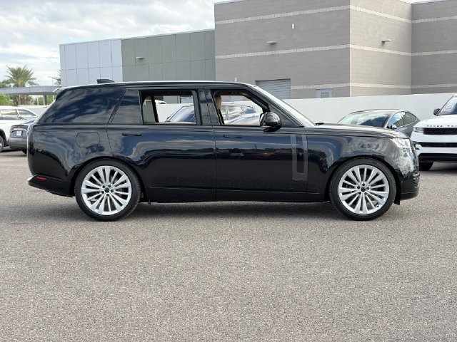 New 2026 Land Rover Range Rover Long Wheelbase SE AWD/4WD image 17