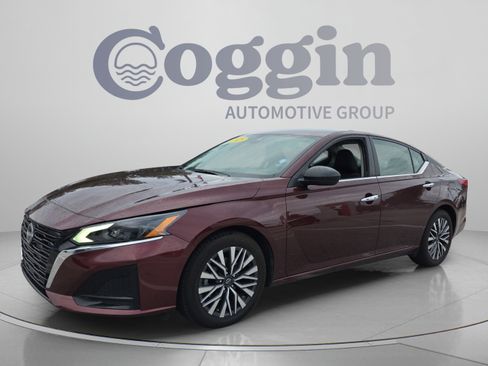 Used 2025 Nissan Altima 2.5 SV FWD image 1