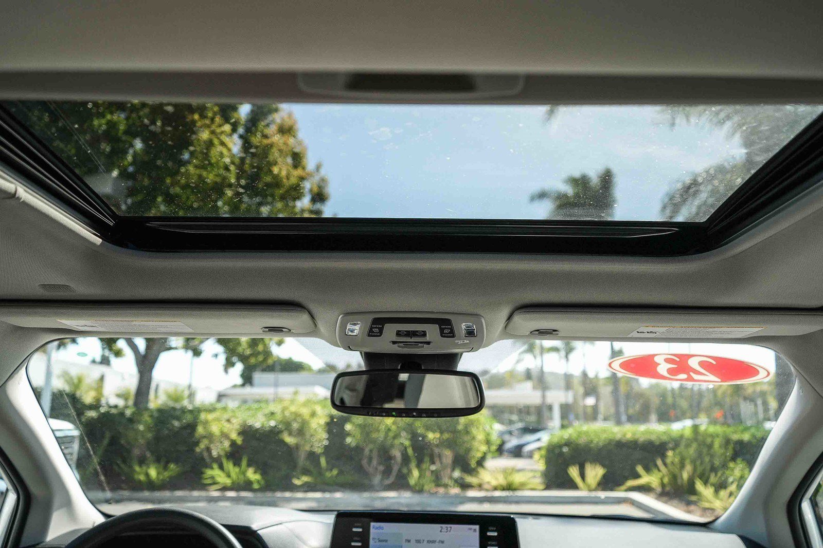 Used 2023 Toyota Sienna LE w/ LE Plus Package FWD image 15