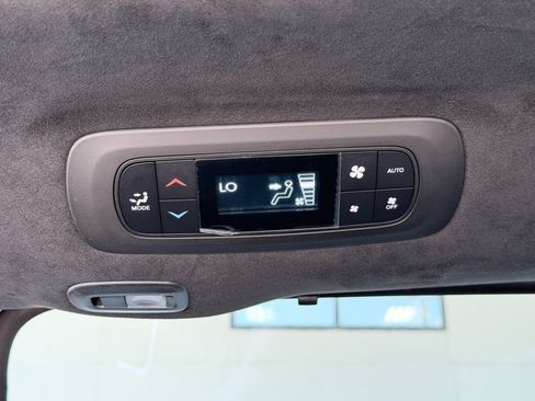 New 2027 Chrysler Pacifica Pinnacle w/ Theater Group FWD image 34