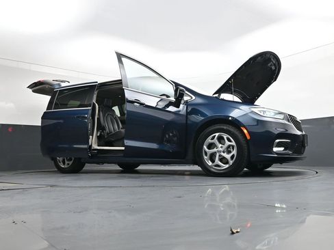 Used 2024 Chrysler Pacifica Limited image 48