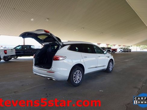 Used 2024 Buick Enclave Premium image 5