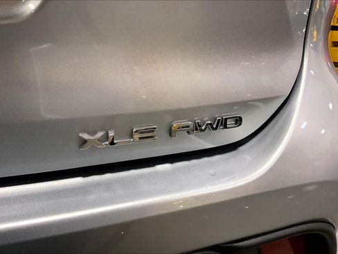 Certified 2021 Toyota Highlander XLE AWD/4WD image 10