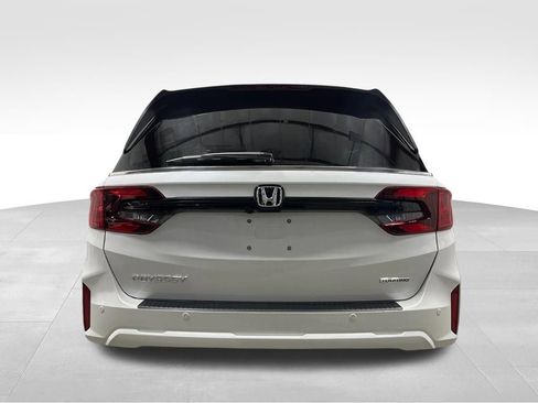 New 2026 Honda Odyssey Touring image 4