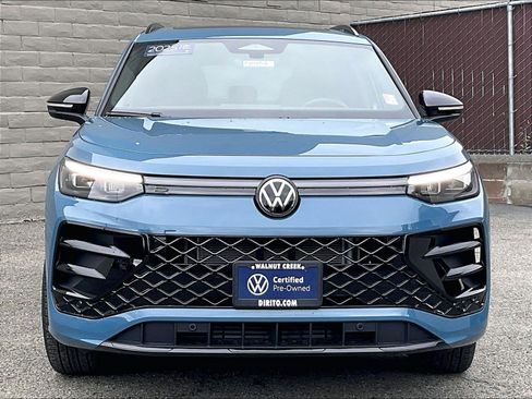 Certified 2025 Volkswagen Tiguan SE R-Line AWD/4WD image 2