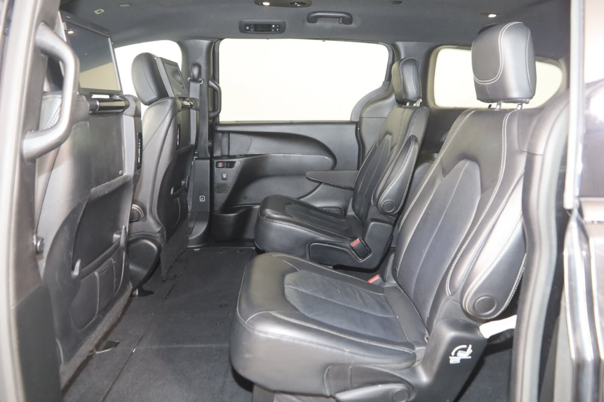 Used 2019 Chrysler Pacifica Touring-L Plus w/ S Appearance Package FWD image 41