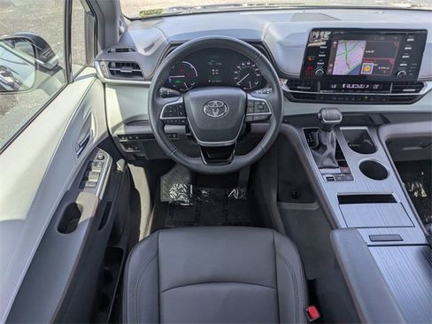 Used 2022 Toyota Sienna XSE image 20