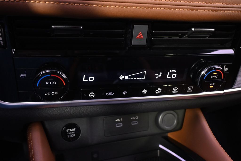 Used 2025 Nissan Rogue Platinum FWD image 32