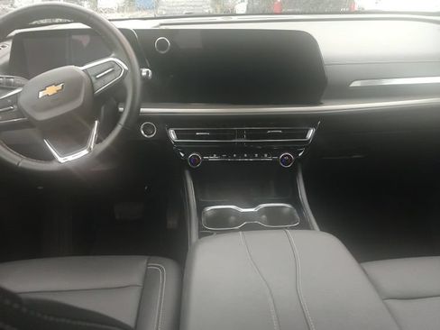 Used 2025 Chevrolet Traverse LT FWD image 7