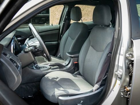 Used 2012 Dodge Avenger SXT FWD image 4