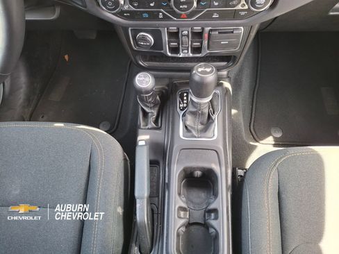 Used 2024 Jeep Wrangler Unlimited Sahara AWD/4WD image 19