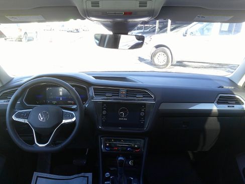 Used 2022 Volkswagen Tiguan SE image 19