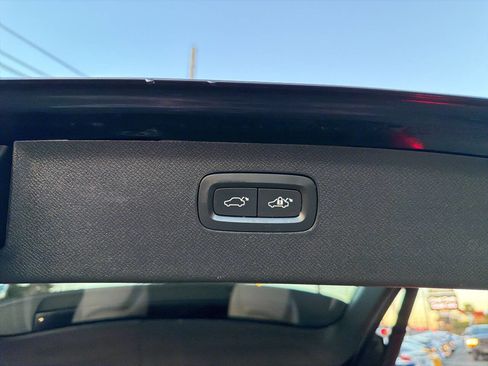 Used 2016 Volvo XC90 T6 Momentum w/ Momentum Plus Package image 8