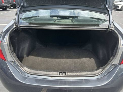 Used 2018 Toyota Corolla LE FWD image 9