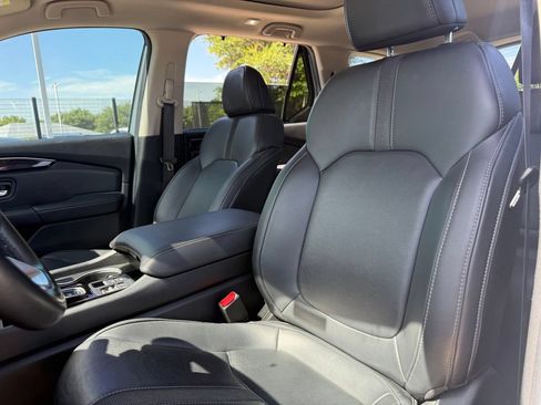 Used 2024 Honda Pilot Touring image 11