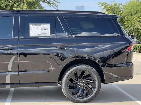 New 2025 Lincoln Navigator Reserve w/ Jet Appearance Package image 6