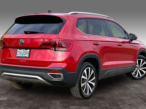 Used 2022 Volkswagen Taos SE w/ Panoramic Sunroof Package image 14